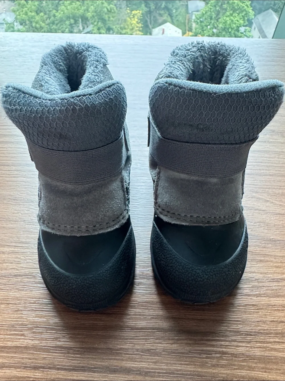 The North Face Kids Grey and Black Waterproof Snow Boots with Red Logo Size 7